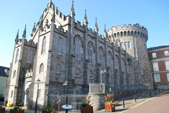 Palastkapelle mit Record Tower von 1226, bis heute erhaltener Bestandteil der ehemaligen Festung