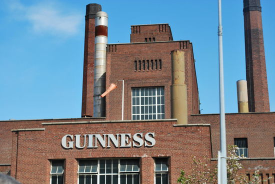 Hinein da ! Ich zahle 15,50 EUR Eintritt, was etwas reduziert ist, weil ich das City-Sightseeing-Bus-Ticket vorweisen kann. Wartezeit: Keine 15 Minuten. Erstklassig.