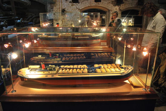 Guinness unterhielt früher eine eigene Flotte für den Transport des Bieres in alle Welt. Bis heute hat Guinness noch eigene Schiffe für den Transport nach England, wo heutzutage das meiste Guinness gesoffen wird