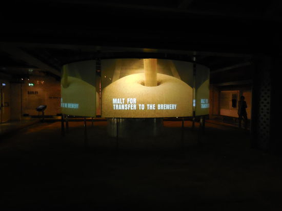 Der eigentliche Herstellungsprozess wird nicht anhand aktueller Anlagen gezeigt, aber es wird schon veranschaulicht, was dazu gehört und wie es geht.