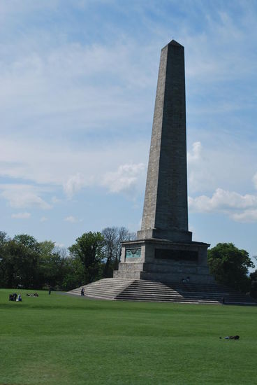 Es geht ins Grüne ! In den riesigen Phoenix Park mit Rehwild, Polo-Feld, Wellington Monument, Dublin Zoo und Präsidentenpalast.