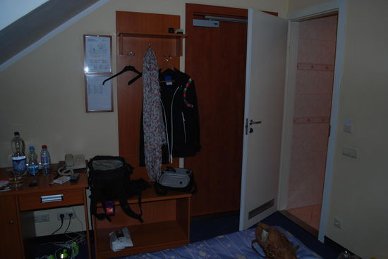 Morgen wird A. mir erzählen, warum die Matratzen des Hotels so sind, wie sie sind: Durchgelegen. Egal, los: Riga checken !