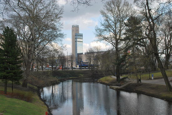 Durch einen Park in die Altstadt