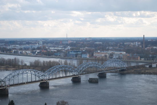 Eine weitere Brücke über den Fluss Düna - oder auf lettisch Daugava oder russisch Dwina