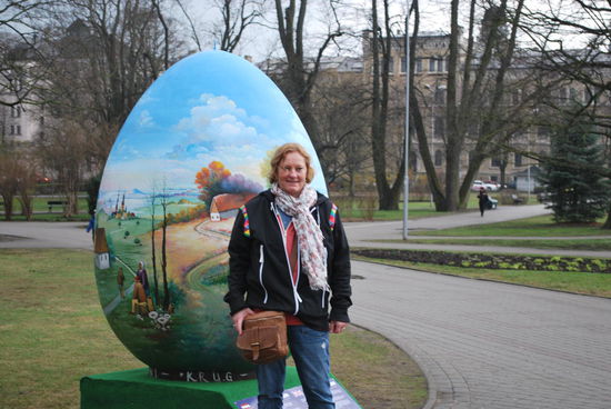 Ich bin ja nicht so sehr für Fotos von mir selber. Und außerdem bringt A. mit diesem Foto meine Kamera außer Rand und Band. Für den Rest der Reise frage ich mich: Welchen fu... Knopf hat sie nur gedrückt ???? Irgendwas ist total verstellt.