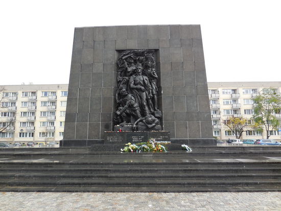 Warschauer Ghetto-Ehrenmal...