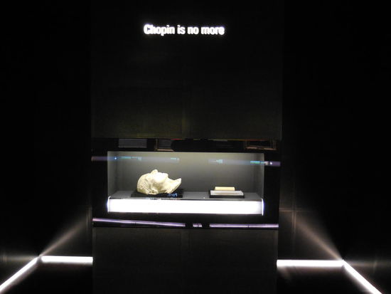 Hier liegt sogar eine Haarlocke Chopins