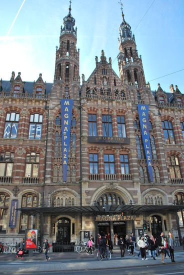 Kaufhaus Magna Plaza