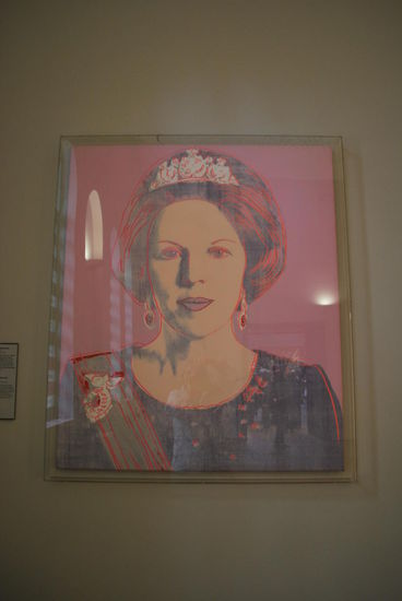 Und dieses Gemälde (Andy Warhol) hängt auch hier im Rijksmuseum: Dat is de Trixi ! Ehemalige Königin der Niederlande - Beatrix van Oranje