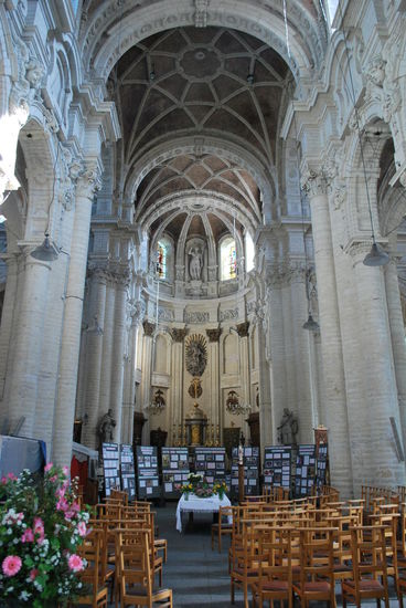 Es gibt aber im Rest der Kirche eine Ausstellung zum Thema "Afghanistan-Flüchtlinge" - einfach gemacht, aber sehr bewegend