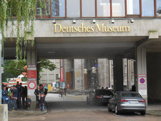 Das größte Technik-Museum weltweit. Boah !!! 8 EUR Eintrittspreis ist ok, finde ich.