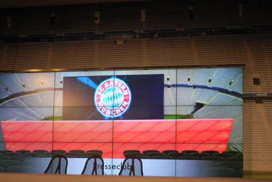 Überraschenderweise ist der Saal recht klein, erweiterbar, aber das hat man fast noch nie gebraucht...