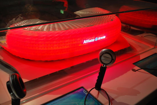 So sieht sie in rot aus. Die Arena.