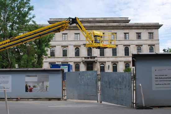 Im Hintergrund der ehemalige Führerbau - heute Hochschule für Musik und Theater.
