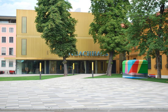 Da muss ich mal rein ! Im Lenbachhaus hängt ziemlich viel moderne Kunst, das wäre genau mein Ding gewesen, aber eben erst beim nächsten Mal...