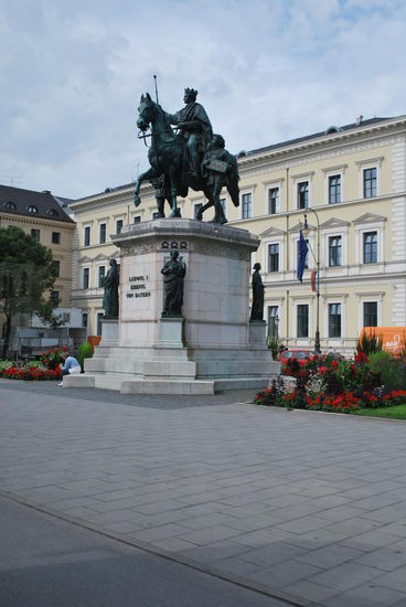 Zurück am Odeon´s Platz, bei Ludwig I.