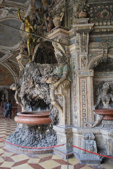 Los geht´s mit einem total verschnörkelten "Ding"