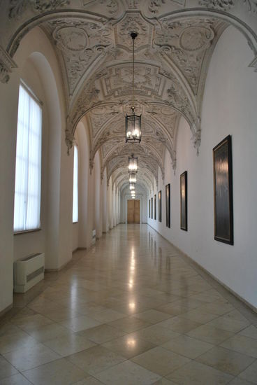 unterwegs immer mal wieder lange Korridore