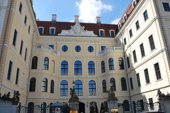 Nochmal Taschenberg-Palais, weil´s gleich gegenüber ist..