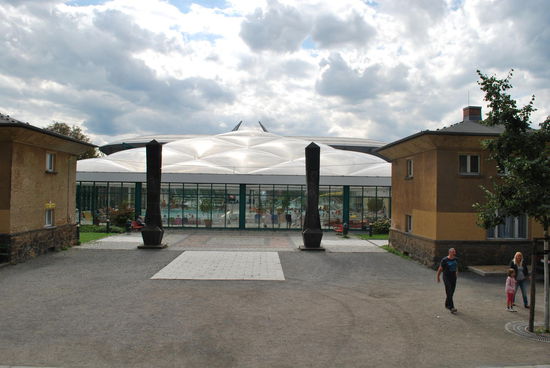 Dresdener müssen sich ja auch mal amüsieren, beim Baden z.B. in diesem schönen Schwimmbad. Das sah so gut aus, am liebsten wäre ich rein da ! Hatte aber keine Badeklamotten dabei und auch gar keine Zeit. Schade. Nächstes Mal bestimmt !