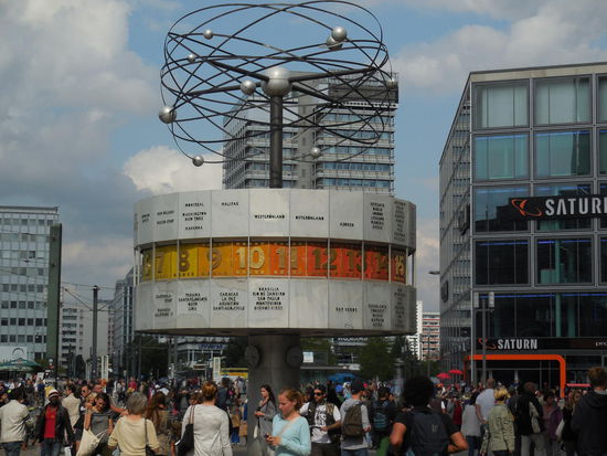 sie scheint mir irgendwie aus dem Zentrum des Platzes gerückt zu sein, aber der Standort hat sich nicht geändert, nur der Blickwinkel.