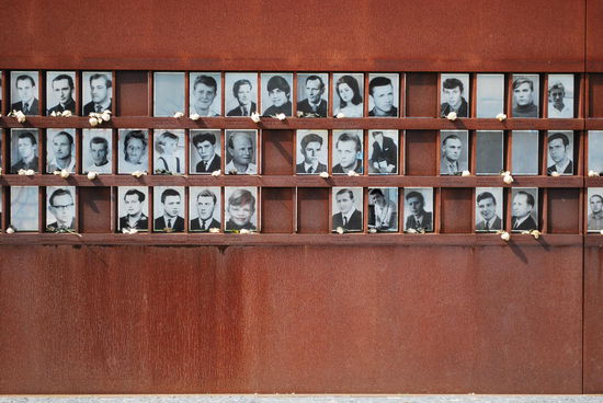 All diese Menschen auf der versuchten Flucht erschossen...mehr Männer, als Frauen