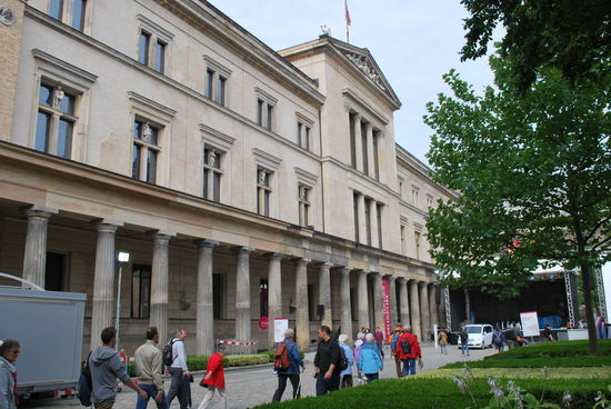 Neues Museum - da ist die Nofretete drin, die ich jetzt so gern gesehen hätte