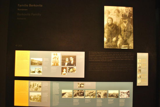 Im Ort der Information - ganze Familiengeschichten aus der Nazi-Zeit werden dargestellt und erzählt.