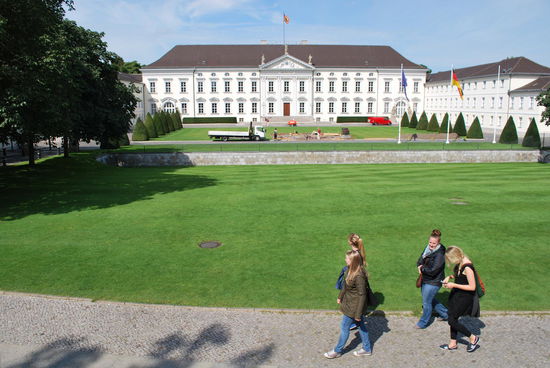 Schloss Bellevue, ja abgehakt, kennen wir auch alle...