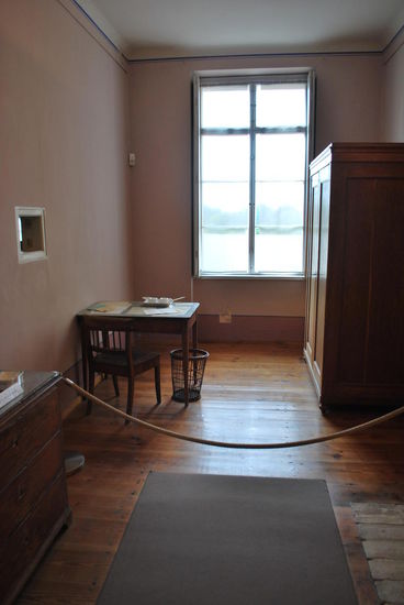 Da gibt es erstmal die Schreibstube - denn während oben im Schloss geprasst wird, wird hier in den Dienstgebäuden genau Buch geführt.