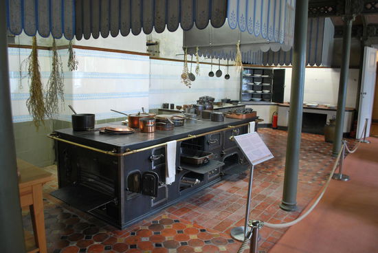 Ein Traum von Herd muss dieses Teil sein für all die Hensslers, Mälzers, Lichters. Lafers, Olivers und sonstige Fernsehköche dieser Welt