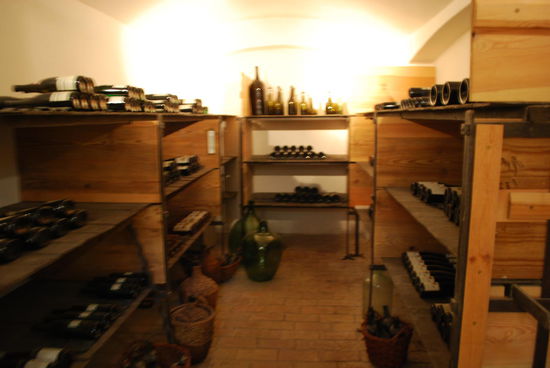 Der Bestand heute ist bescheiden, aber es lebt, trinkt und feiert ja keiner mehr hier, heute.