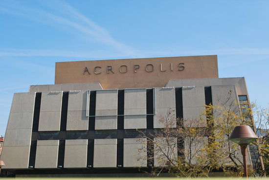 Nee, da gehe ich später auf dieser Reise hin... ins Original und nicht in dieses Kongresszentrum