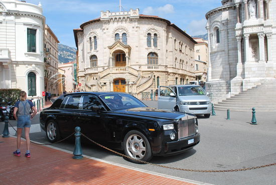Die Luxuskarren, die in Monaco herumfahren, sind schon krass. Das ist der 1. Rolls Royce, den ich in meinem Leben in echt sehe.