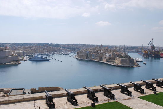 Blick über den Grand Harbour auf die three cities