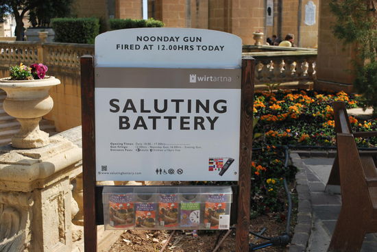 jeden Tag um 12.00 Uhr mittags werden die Kanonen abgefeuert, allerdings ohne den früheren Donnerhall