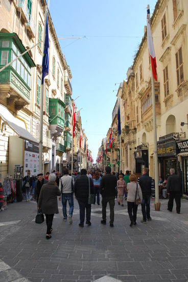 Hauptstraße und Shopping Areal