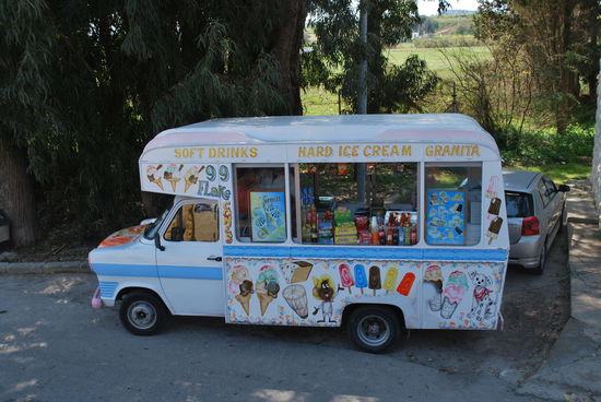 Eis gibt es in Malta oft aus diesen historischen Bussen. Sind es Leyland´s ?