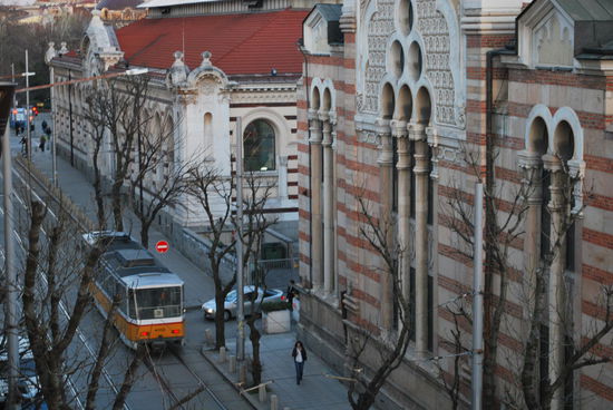 Alles erledigt in Sofia, gegessen bei Mc. D., immer Notlösung für mich. Es fängt an, anstrengend zu werden. Und ich bin einfach nur müde und kaputt. Ein wenig ist die Luft raus, ich kann nicht mehr...