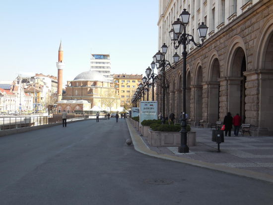 Auf engstem Raum stehen in Sofia eine Synagoge, eine Moschee und eine Kirche zusammen - keine 500 m voneinander entfernt...