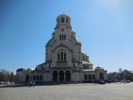 Eingang zur Alexander-Newsky-Kirche, bzw. sie ist sogar Kathedrale. Der Heilige Alexander Newsky, nach dem sie benannt ist, war übrigens ein russischer Prinz