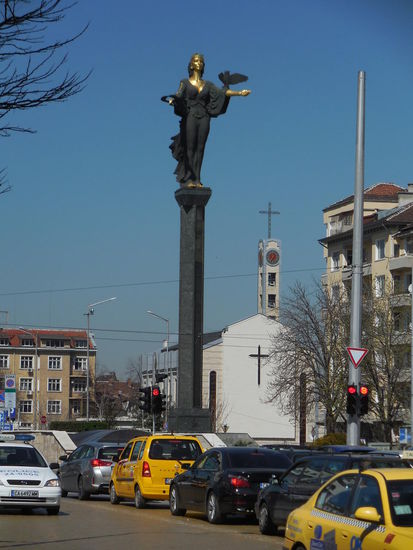 Am Unabhängigkeitsplatz steht die Statue der heiligen Sofia, nach der die Stadt benannt ist, aber sie steht dort erst seit dem Jahr 2000. Bis 1990 stand an gleicher Stelle ein Lenin-Denkmal...