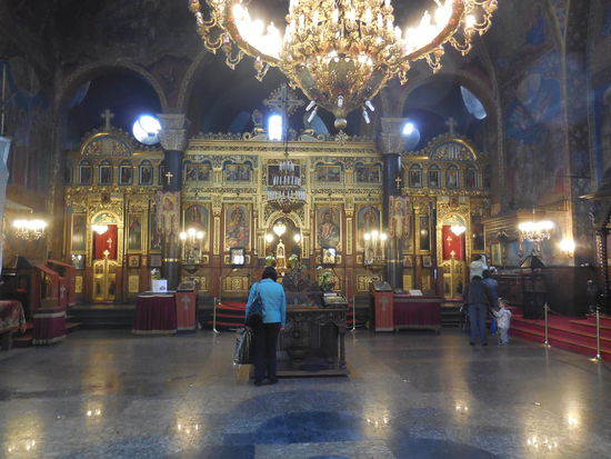 Aber die Kathedrale weckt mich wieder auf: Sie ist hammerschön, längst nicht so düster, wie die Alexander-Newsky - und fotografieren erlaubt !