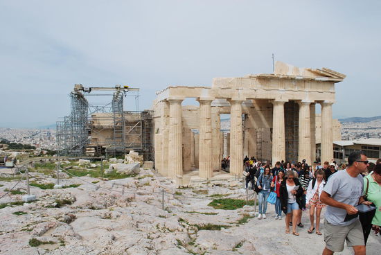 Ich erspare es mir und euch, jetzt einen umfangreichen Vortrag zur griechischen Antike zu liefern. Wen´s interessiert: gidf = Google ist dein Freund... 