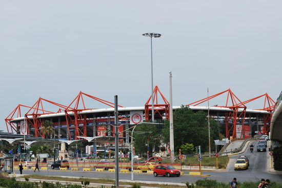 Das Fußball-Stadion von Olympico Athen. Ich Fußball-Legastheniker weiß, dass es noch einen anderen berühmten Fußball-Club gibt: Panathinaikos Athen, aber ob die ein eigenes Stadion haben und wenn ja, wo ? Keine Ahnung...