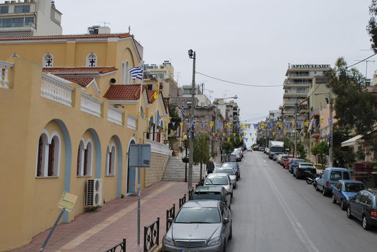 Auf der grünen Tour kommt man auch an unheimlich vielen, kleinen, sehr hübschen Vororten von Athen vorbei, teilweise sehr schick