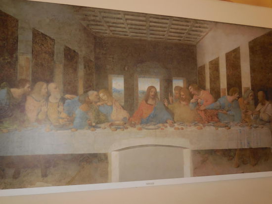 So, jetzt von links nach rechts, interessanterweise immer in 3-er-Gruppen, bis auf Jesus in der Mitte.