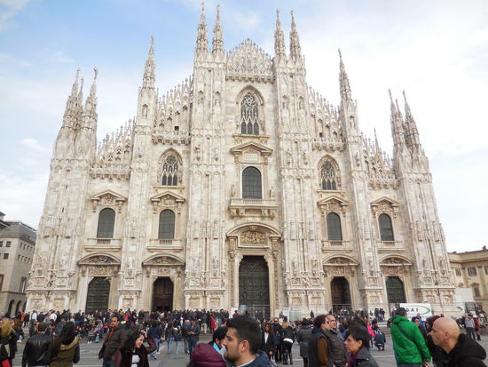 Es folgt das Desaster: Valeria erklärt, dass die Besichtigung des Inneren des Duomo nicht Teil unserer Tour sei ! What ? Wie sch... ist das denn, bitte ?