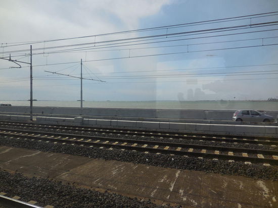 Schon auf dem Bahn-/Straßendamm von Mestre nach Venezia..