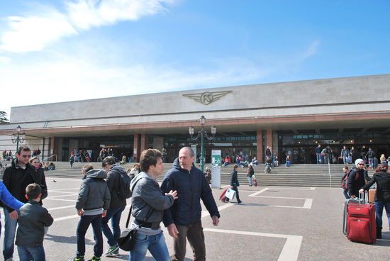 Bahnhof Santa Lucia - das mit Abstand hässlichste Gebäude Venedigs..